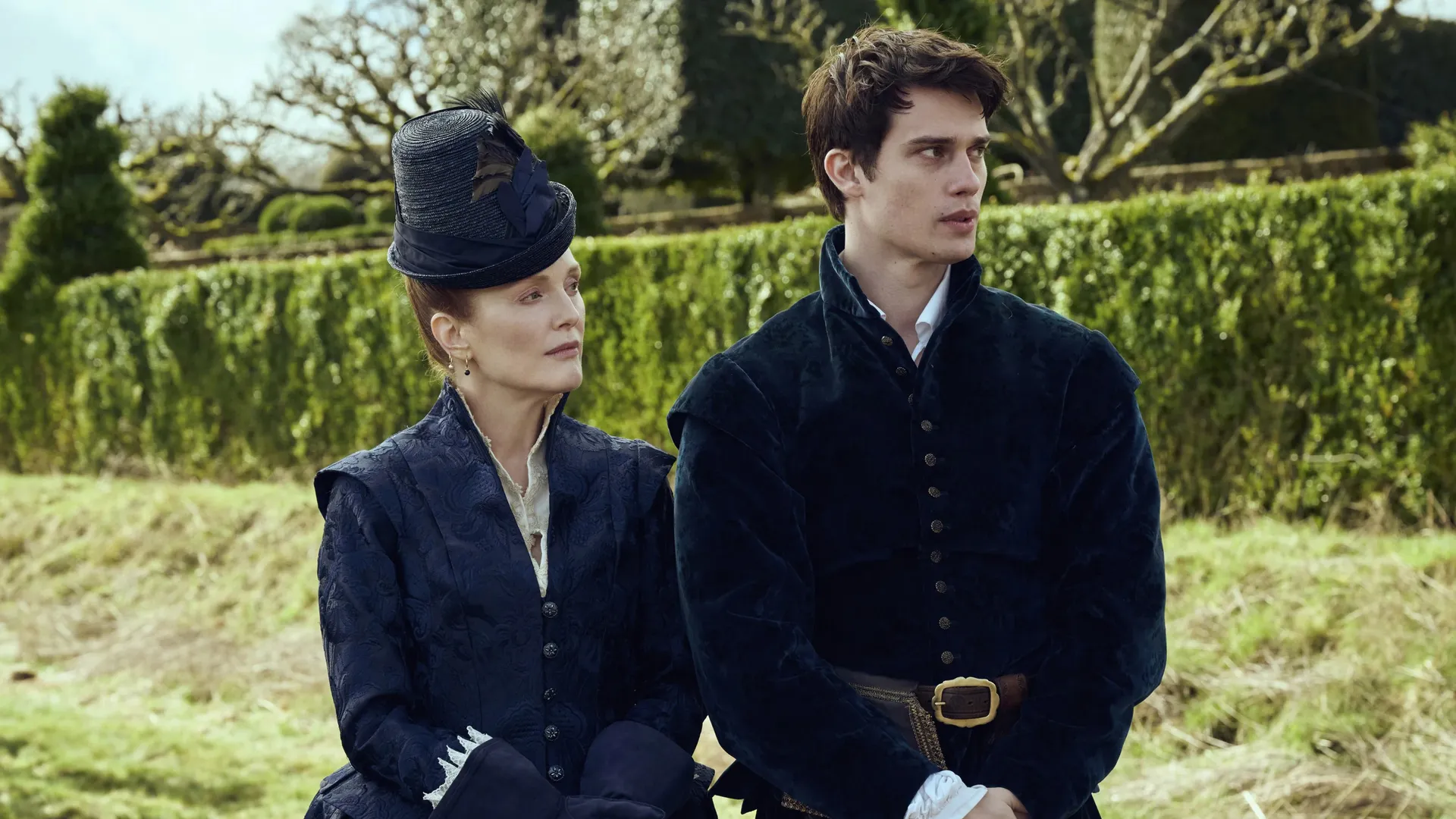 Mary & George è la serie Sky diretta da Oliver Hermanus, Alex Winckler, Florian Cossen con Julianne Moore, Nicholas Galitzine e Tony Curran, Sean Gilder