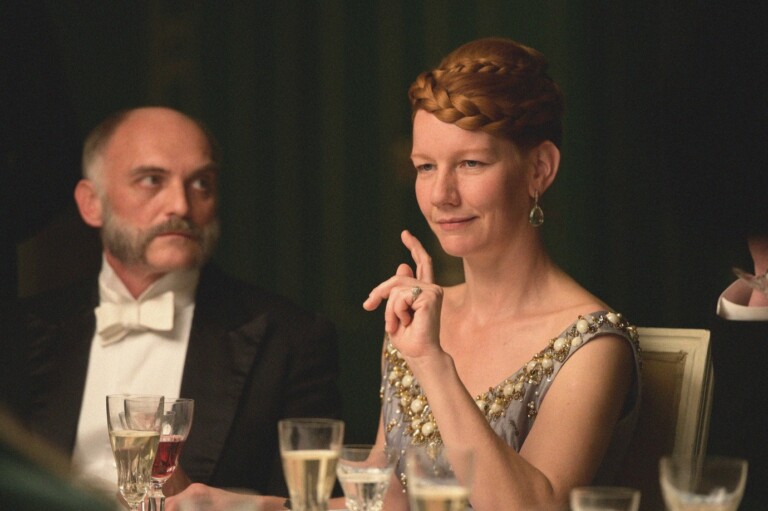 “Io e Sissi” il film scritto e diretto da Frauke Finsterwalder con Sandra Hüller, Susanne Wolff, Tom Rhys Harries