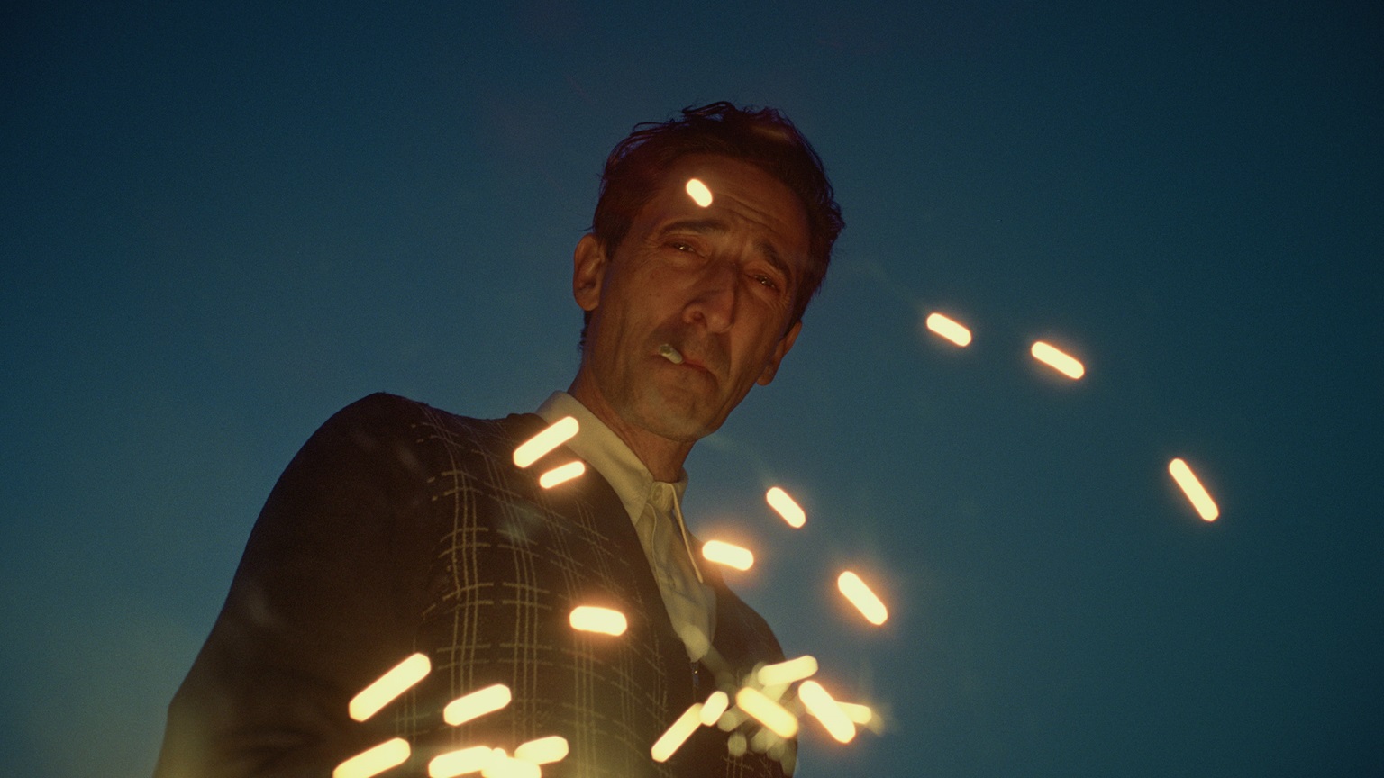 The Brutalist  il film diretto da Brady Corbet con Adrien Brody e Guy Pearce doppiato da Angelo Maggi